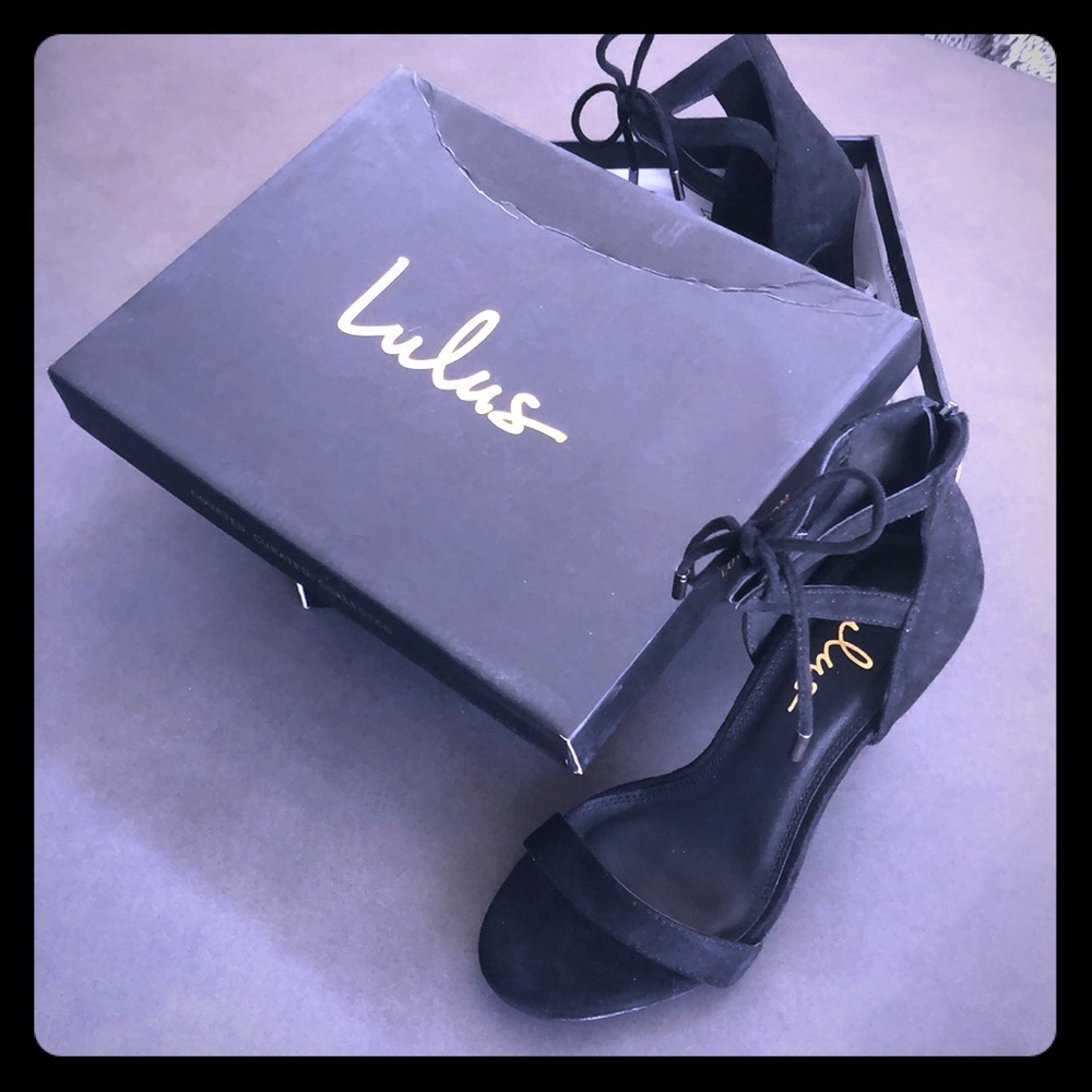 Black tied with zipper in back High Heel shoe